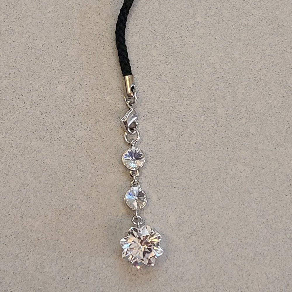 NWOT Rhinestone Phone Charm